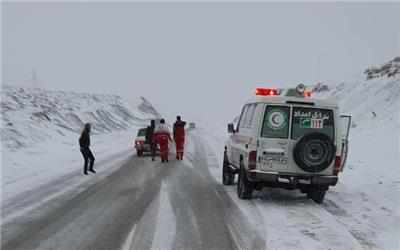 امداد رسانی به گرفتار شدگان در برف و کولاک در گردنه گاماسیاب  دلفان و شول آباد الیگودرز